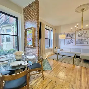 Apartment The Warhola Bloomfield By Luxe Pgh, Pittsburgh
